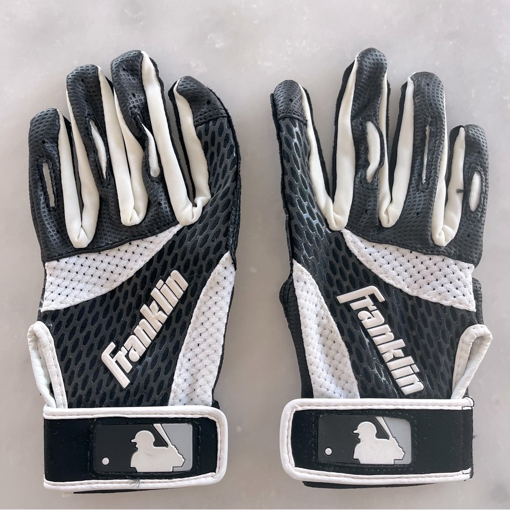 Franklin T-Ball Baseball Batting Gloves. Black n white. 7”